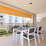 Uhc Novelty Family Complex דירה